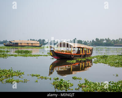 Trivandrum, Kerala, Indien. 01/01/2018. Boote in den Backwaters. Einer der besten Orte, um die natürliche Schönheit von Kerala zu erfahren ist, Allepey. Stockfoto