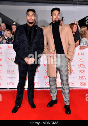 Ashley Banjo (rechts) und Jordan Banjo die Teilnahme an der National Television Awards 2018 in der O2 Arena in London statt. PRESS ASSOCIATION Foto. Bild Datum: Dienstag, 23. Januar 2018. Siehe PA Geschichte SHOWBIZ NTAs. Photo Credit: Matt Crossick/PA-Kabel Stockfoto