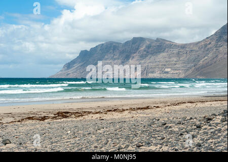 Famara Strand, Gemeinde Teguise, Lanzarote, Kanarische Inseln, Spanien Stockfoto