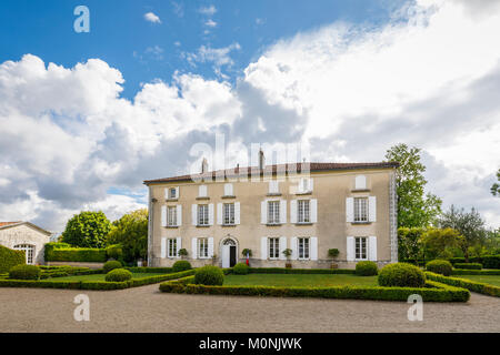 Chateau in den berühmten Gärten von Les Jardins du Chaigne, Touzac in der Grande Champagne Hills Region, Nouvelle Region Aquitaine, Frankreich Stockfoto