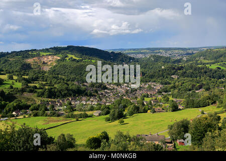 Sommer Blick auf das Dorf Cromford vom schwarzen Felsen Country Park, Nationalpark Peak District, Derbyshire Dales, England, Großbritannien Stockfoto