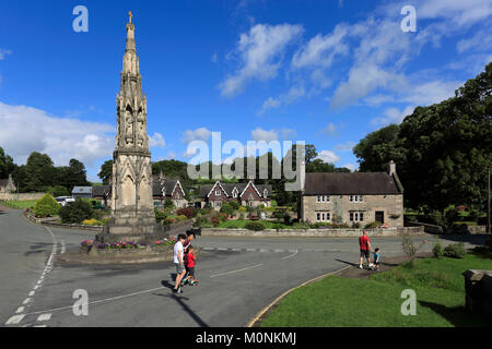 Memorial cross Maria Watt Russell, Ilam Village, Staffordshire, England, UK Stockfoto