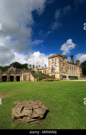 Sommer, Ilam Halle im Dorf von Ilam, Staffordshire, England, UK Stockfoto