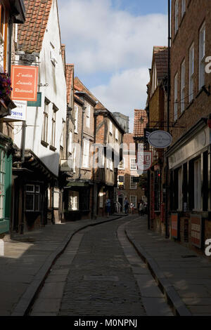 Shambles, York, England, UK: Mittelalterliche Straße Englands malerischsten Straße gestimmt. Stockfoto