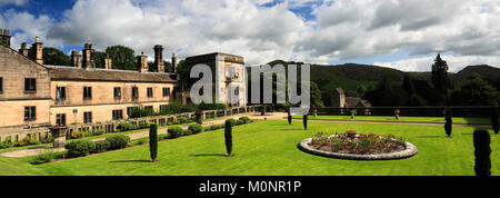 Sommer, Ilam Halle im Dorf von Ilam, Staffordshire, England, UK Stockfoto