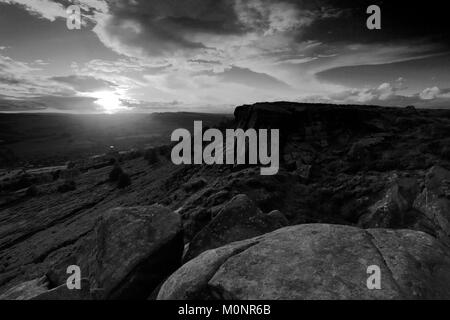 Sonnenuntergang auf curbar Kante, Nationalpark Peak District, Derbyshire, England, Großbritannien Stockfoto