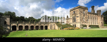 Sommer, Ilam Halle im Dorf von Ilam, Staffordshire, England, UK Stockfoto