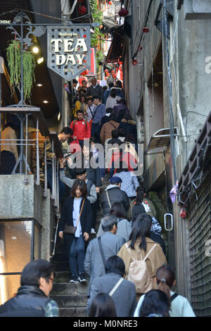 Asien, Taiwan, Jioufen auch Jiufen oder chiufen Ruifang District, Taipei City voll Touristen geschrieben Stockfoto