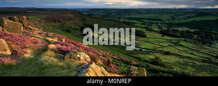 Sonnenuntergang auf curbar Kante, Nationalpark Peak District, Derbyshire, England, Großbritannien Stockfoto