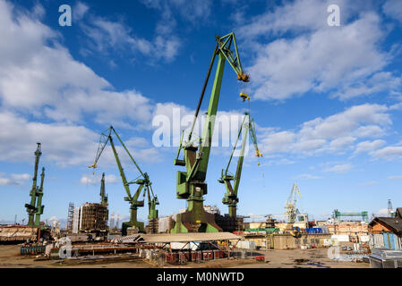 Danzig, Polen - 16. April 2017: Historische große Kräne in der Werft in Danzig. Polen. Stockfoto