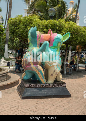 Statue der Colima tanzen Hunde (Xoloitzcuintle) ein Nackthund Rasse diese Statuen von Künstlern als Skulptur im öffentlichen Raum Cavtat Mexiko lackiert Stockfoto