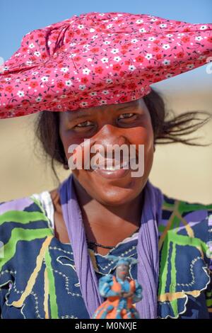 Porträt einer Frau, die in der Nähe von Kovalam Herero, Kunene Region, Namibia Stockfoto