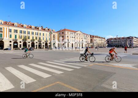 Italien, Piemont, Cuneo, Cuneo, Piazza Tancredi Galimberti Stockfoto