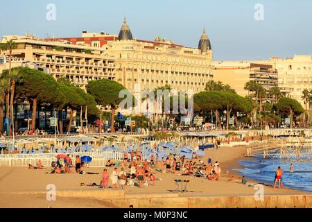 Frankreich, Alpes Maritimes, Cannes, Strand von La Croisette Stockfoto