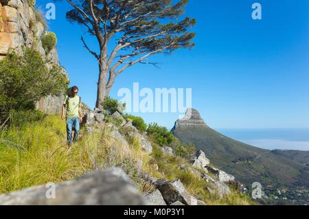 Südafrika, Kapstadt, Table Mountain National Park, am Rande der Stadt, auf halbem Weg den Berg hinauf, einen Wanderweg bietet einen atemberaubenden Panorama Stockfoto