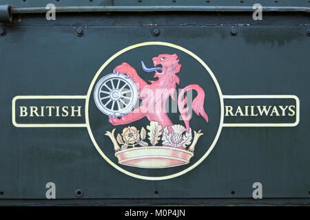 British Railways Logo auf einem grünen Hintergrund. Lion Rad und Heraldik Krone Symbole zwischen 1956 und 1965 verwendet. Stockfoto