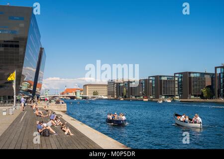 Dänemark, Seeland, Kopenhagen, den Kanal und den Ausbau der Königlichen Bibliothek genannt der Schwarze Diamant, der von Schmidt Hammer Lassen Stockfoto