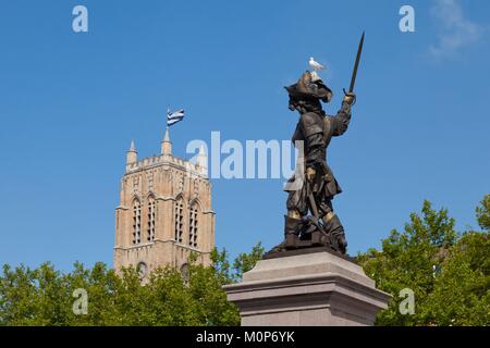 Frankreich, Nord, Dünkirchen, Statue von Jean Bart, Hintergrund Saint Eloi Glockenturm als Weltkulturerbe der UNESCO Stockfoto