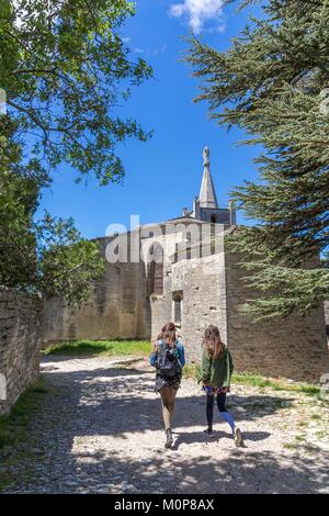 Frankreich, Vaucluse, regionalen Naturpark Luberon, Bonnieux, Lokalität Castellas, Alte Kirche (oder hohe Kirche) des 12. Jh. Stockfoto