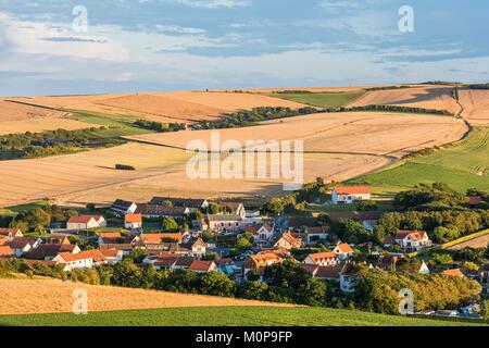 Frankreich, Pas-de-Calais, Opale Küste, die Häuser des Dorfes Escalles, Cap Blanc Nez, die Teil des Grand Hotel des Deux Caps und der regionale Naturpark Opale Cape und Sümpfe Stockfoto