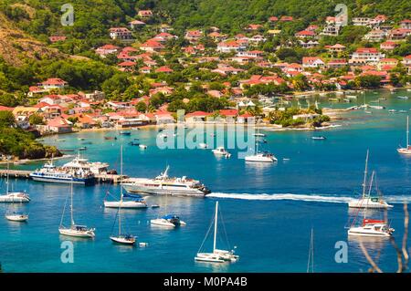 Frankreich, Guadeloupe, Les Saintes, mit Blick auf die Bucht von der Stadt von Terre-de-Haut, die von der UNESCO zu den 10 schönsten Buchten der Welt eingestuft, von den Weg zum Fort Napoleon Stockfoto