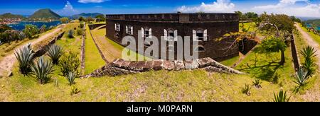 Frankreich, Karibik, Antillen, Guadeloupe, Les Saintes, Terre-de-Haut, Panoramablick auf Fort Napoléon, Bucht von Terre-de-Haut im Hintergrund Stockfoto