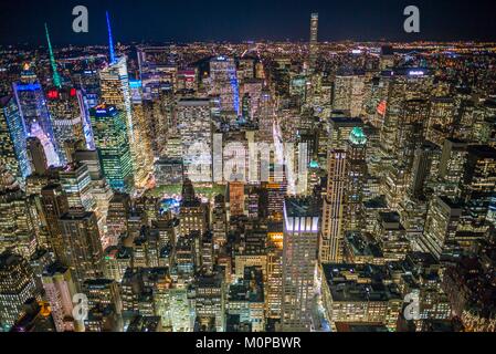 United States, New York, New York City, Midtown Manhattan, erhöhten Blick auf Midtown Manhattan, Dämmerung Stockfoto