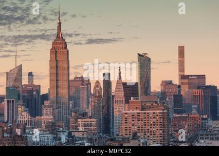 United States, New York City, New York, Stadt, Manhattan, Mid-town Manhattan Skyline, Erhöhte Ansicht, Sonnenuntergang Stockfoto