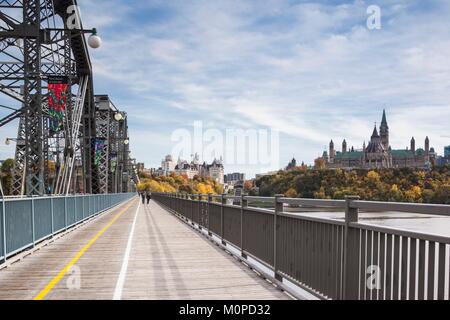 Kanada, Ontario, Ottawa, der Hauptstadt Kanadas, das kanadische Parlament Gebäude, von der Alexandria Brücke aus gesehen Stockfoto