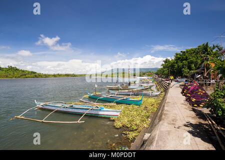 Philippinen, Luzon, Camarines Sur Provinz, Sagnay, Nato Fischerdorf, Fischerboote Stockfoto