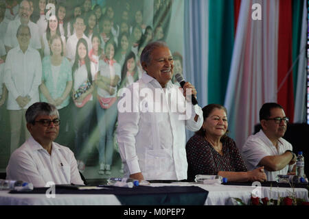 Casa Abierta bezieht sich auf eine Veranstaltung oder einen Raum der offenen Tür mit einer bestimmten Referenznummer, die sich auf eine Liste oder einen Datensatz bezieht. Die Veranstaltung beinhaltet wahrscheinlich eine offene Einladung an die Öffentlichkeit, das Grundstück oder die Anlage zu erkunden. Stockfoto