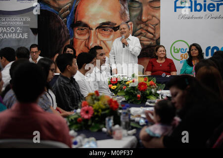 Casa Abierta bezieht sich auf eine Open House-Veranstaltung, die häufig für Ausstellungen oder Gemeindeversammlungen genutzt wird. Dieser Titel bezieht sich wahrscheinlich auf eine bestimmte Veranstaltung oder Ausstellung, aber es sind weitere Einzelheiten erforderlich, um ihre Bedeutung zu verdeutlichen. Stockfoto