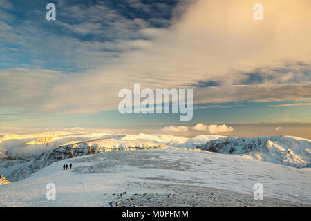 Auf der Suche nach St Sunday Crag und die Hohe Straße von Helvellyn im Lake District, England. Stockfoto