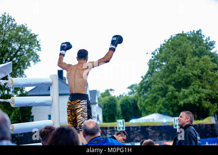 Norwegen, Bergen - Juni 09., 2017. Die norwegische Boxer Hadi Srour (dargestellt) und Mohammed Asgharin treffen sich im Ring während des Kampfes der Schlacht von Bergen in Bergen. (Foto: Gonzales Foto - Jarle H. Moe). Stockfoto