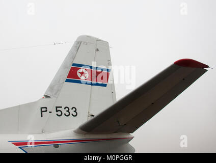 Air Koryo Flugzeug Schwanz in Samjiyon Flughafen, Ryanggang Provinz, Samjiyon, Nordkorea Stockfoto