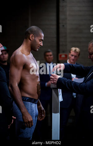 Norwegen, Bergen - Juni 08., 2017. Die norwegische Boxer Kevin Melhus gesehen an den am Tag vor dem Kampf in der Schlacht von Bergen in Bergen wiegen. (Foto: Gonzales Foto - Jarle H. Moe). Stockfoto