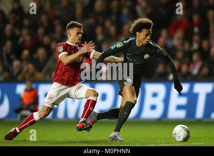 Bristol City Jamie Paterson (links) und Manchester City Leroy Sane Kampf um den Ball während der carabao Cup Halbfinale, zweite Bein Gleiches an Ashton Gate, Bristol. Stockfoto