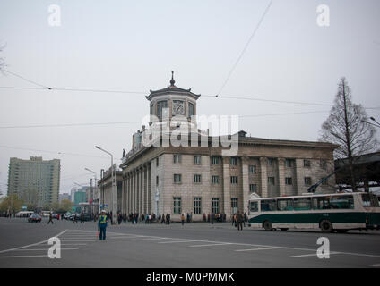 Nordkoreanische männlichen Traffic Security Officer in der blauen Uniform in der Straße, Pyongan Provinz, Pyongyang, Nordkorea Stockfoto