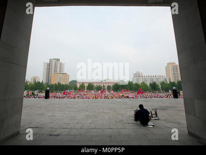 Nordkoreanische Studenten während einer Messe Tanz Performance am 9. September Tag der Gründung der Republik, Pyongan Provinz, Pyongyang, Nordkorea Stockfoto