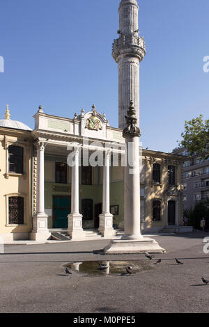 Ansicht der Tesvikiye Moschee. Es ist eine neo-barocken Struktur in Tesvikiye/Nisantasi Viertel von Istanbul. Texte aus dem Koran und Osmanischen Reich der emble Stockfoto