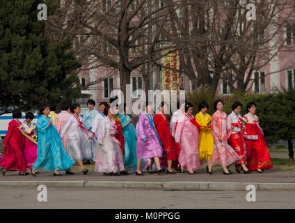 Nordkoreanische Frauen in choson - ot, Pyongan Provinz, Pyongyang, Nordkorea Stockfoto