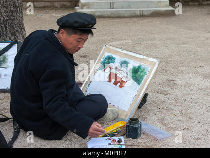 Nordkoreanische Kunst student Malerei in der Street, North Hwanghae Province, Kaesong, Nordkorea Stockfoto