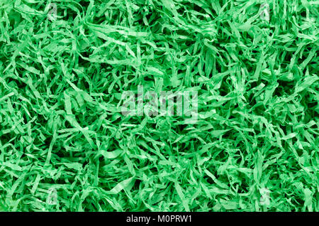 Grünbuch Ostern Gras Hintergrund von oben. Farbige crinkle Gras. Geschenkkorb zerreißen und Füller. Dekoration. Stockfoto