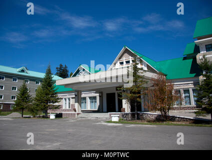 Baegaebong Hotel am Fuß des Mount Paektu, Ryanggang Provinz, Samjiyon, Nordkorea Stockfoto