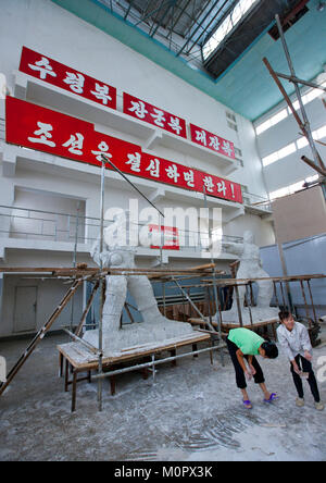 Schaffung einer Statue in Mansudae art studio, Pyongan Provinz, Pyongyang, Nordkorea Stockfoto