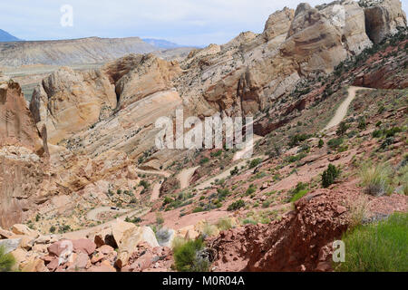 Absteigend der Burr Trail Serpentinen im Capitol Reef National Park Stockfoto