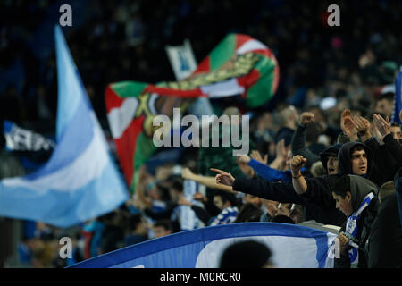 Vitoria, Spanien. 24 Jan, 2018. Deportivo Alaves Unterstützer während der spanischen Copa del Rey 2017-2018 Fußball Match zwischen Alaves und Valencia C.F am Mendizorroza Stadium, in Vitoria, Nordspanien, Mittwoch, Januar, 24, 2018. Credit: Gtres Información más Comuniación auf Linie, S.L./Alamy leben Nachrichten Stockfoto