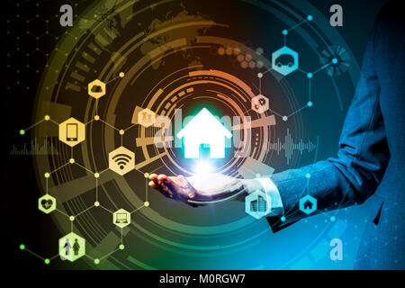 Business woman hält symbolische Symbol, technologische abstrakt, Internet der Dinge Stockfoto
