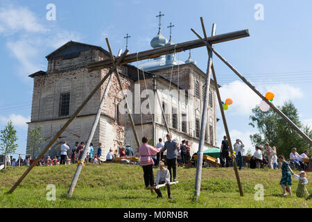 Verkhovazhsky Shelota, Bezirk, Vologda Region, Russland - 23. Juni 2013: Patrozinium der Heiligen Dreifaltigkeit im Dorf Shelota Stockfoto