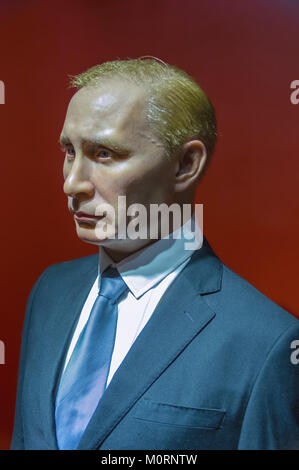 Wachsfiguren von Wladimir Putin, dem Präsidenten der Russischen Föderation im Krakauer Wachsmuseum. Stockfoto